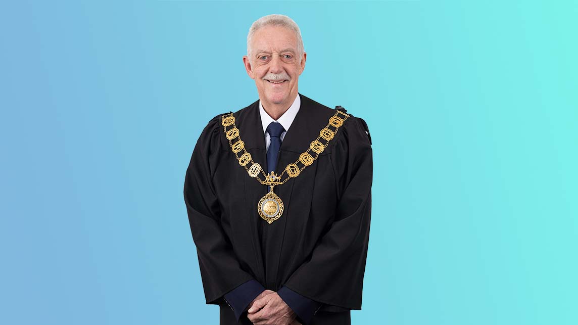 Photo of Cr Bruce Lancashire in Mayoral robes and chains